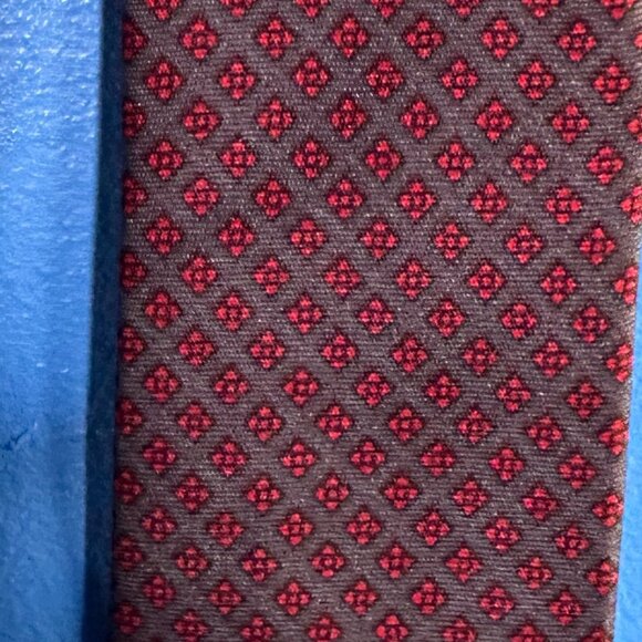 Milano Red Diamond Pattern Tie 100% Pure Silk Necktie Men's Classic - Picture 2 of 3